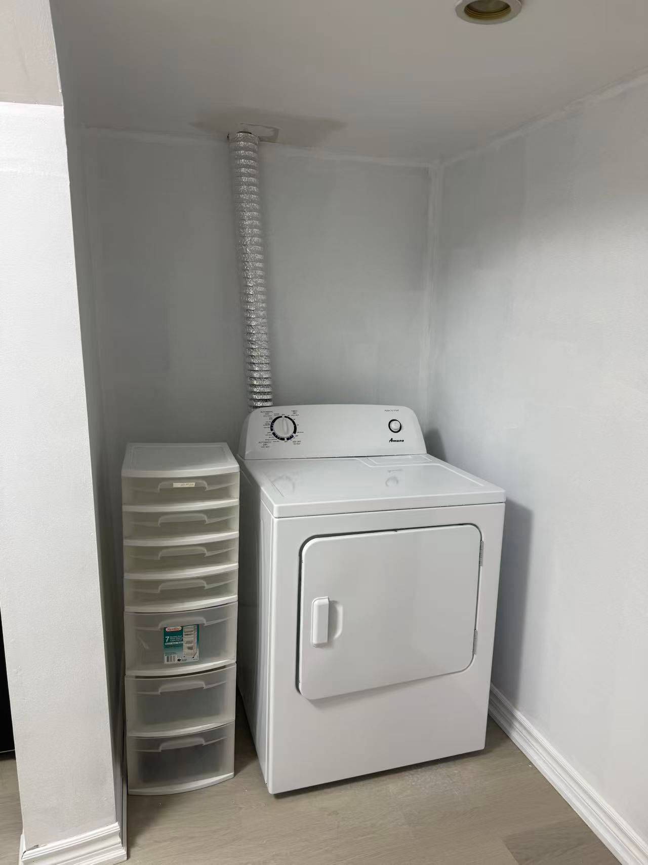 Mississauga, ON L5V 2A5,826 Winterton WAY