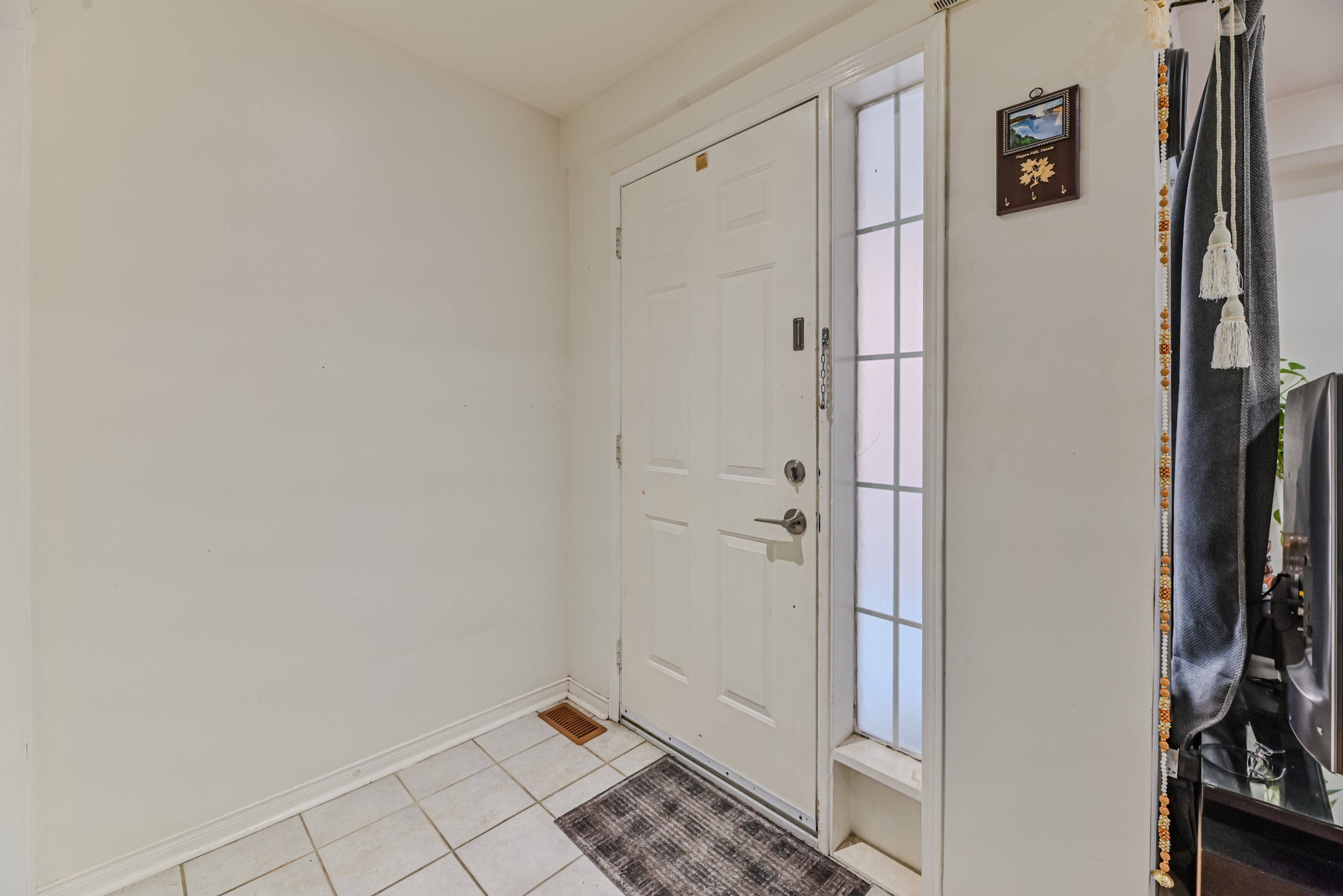 Brampton, ON L6X 4R5,46 Weather Vane LN