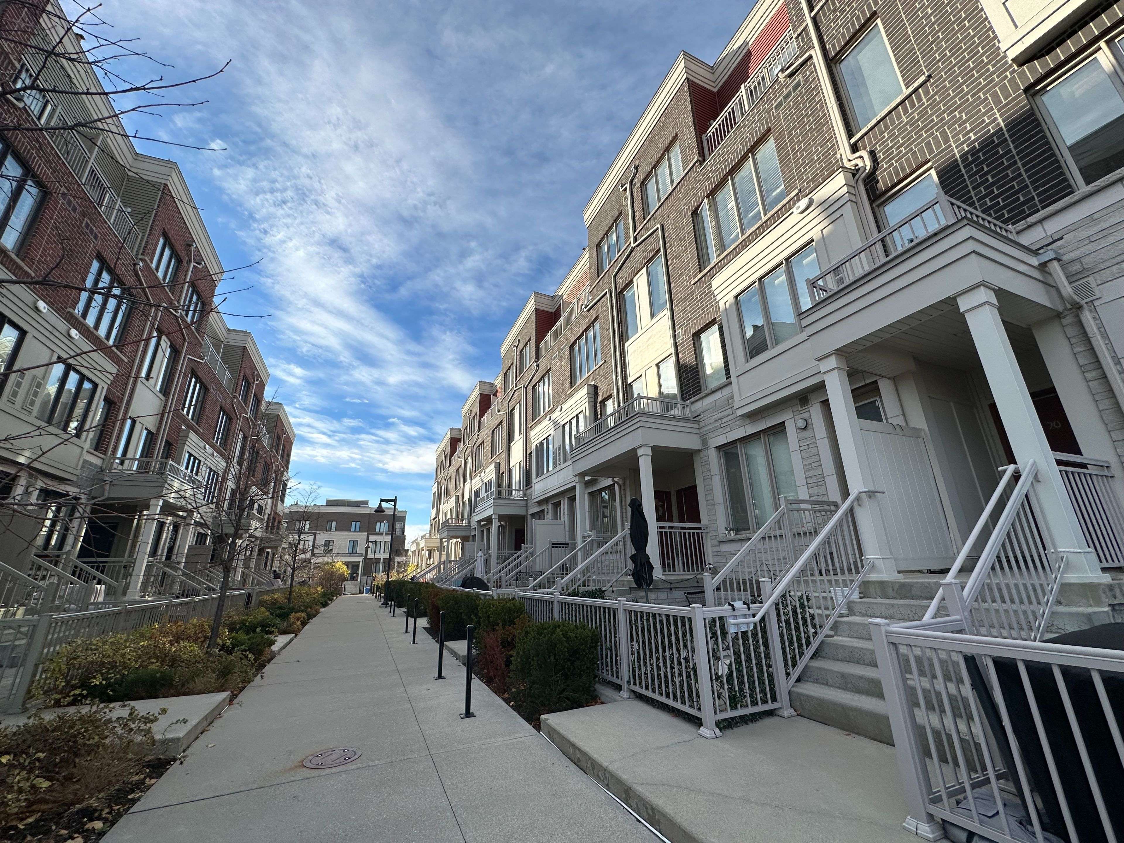 Toronto W06, ON M8W 0A9,125 Long Branch AVE #21