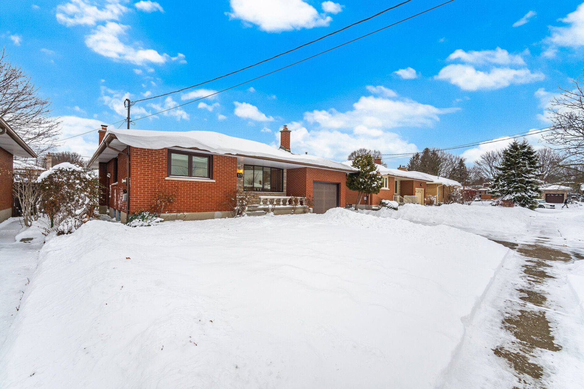 Guelph, ON N1E 2J8,27 Palermo CRES W