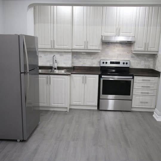 Hamilton, ON L8M 2A3,297 Cumberland AVE #01