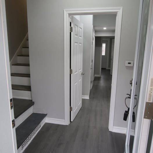 Hamilton, ON L8M 2A3,297 Cumberland AVE #01