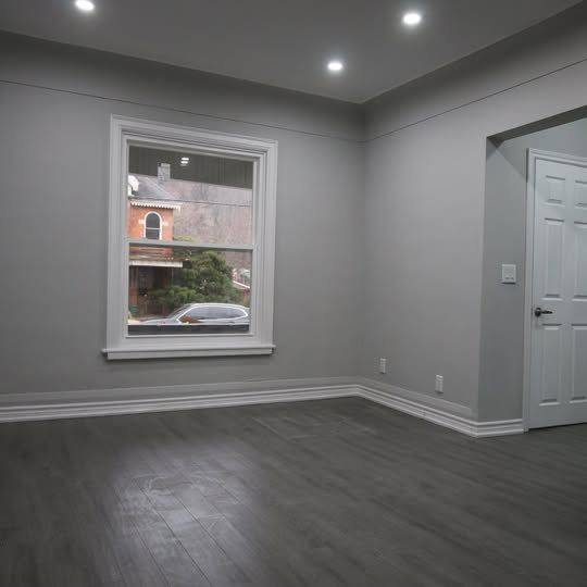 Hamilton, ON L8M 2A3,297 Cumberland AVE #01