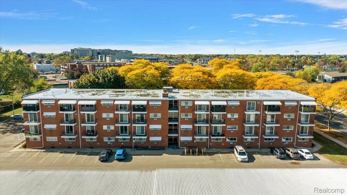 Royal Oak, MI 48073,2915 W 13 Mile RD #407