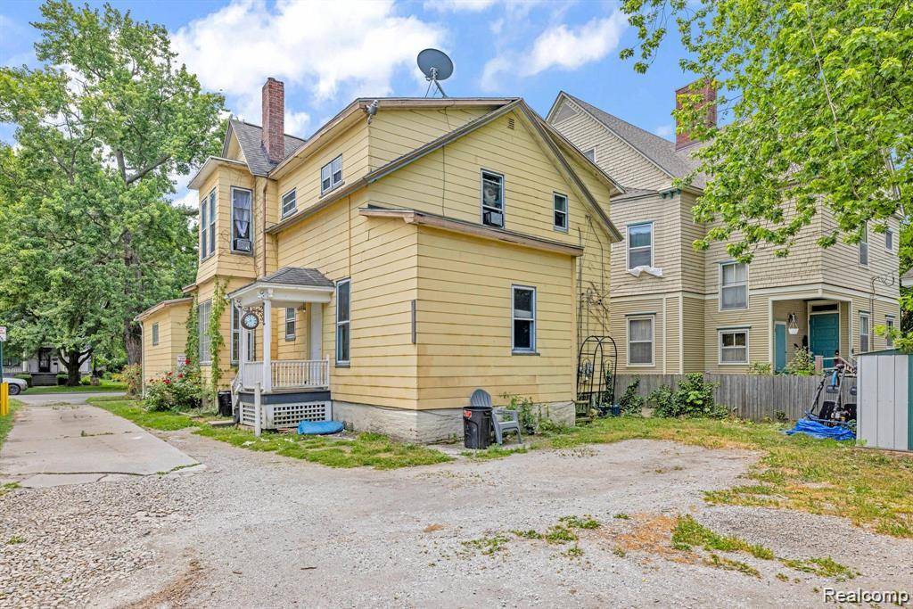 Port Huron, MI 48060,819 Court ST #2