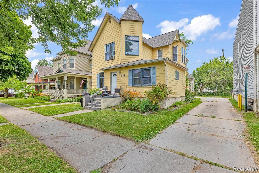 Port Huron, MI 48060,819 Court ST #2