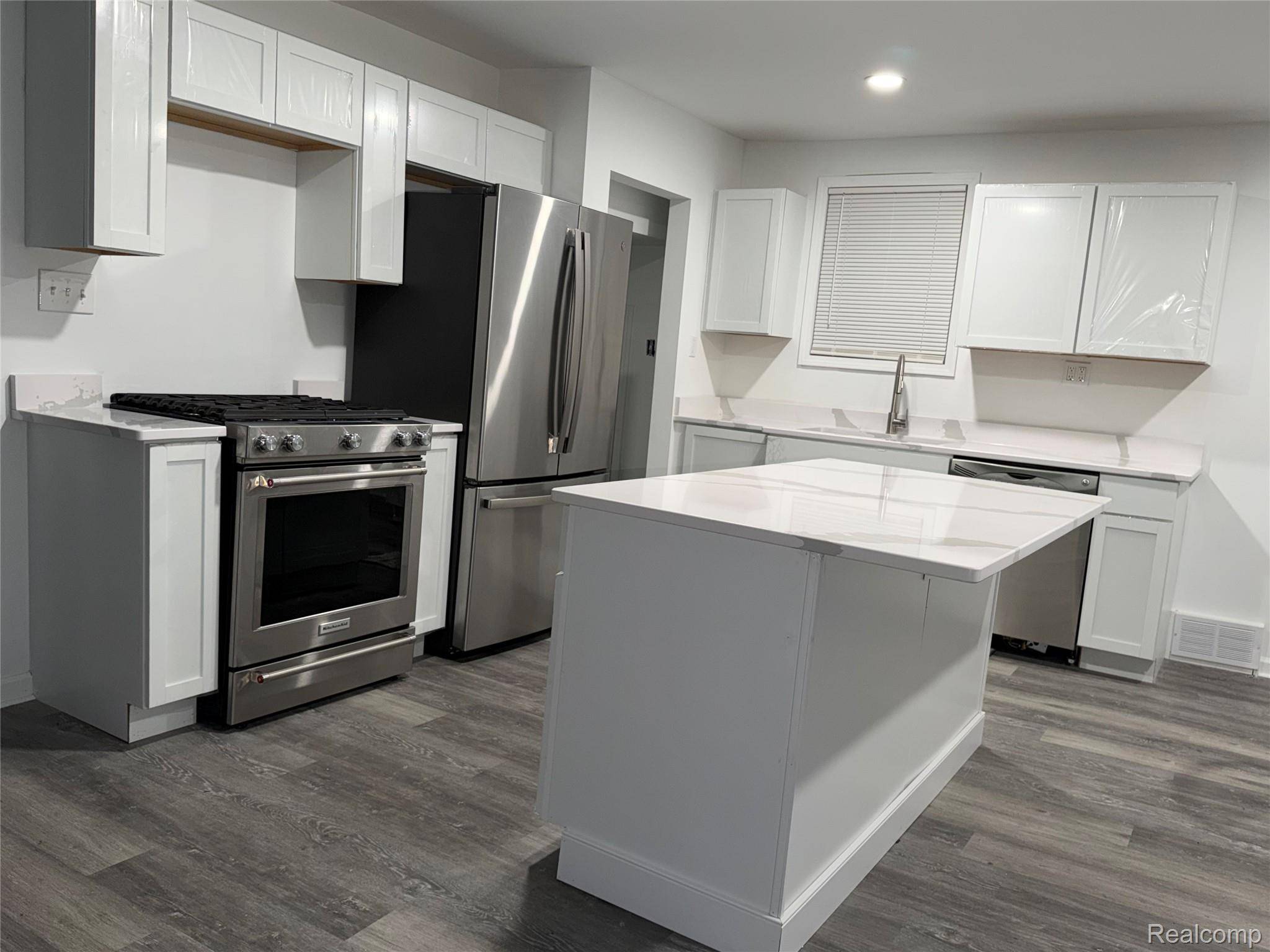 Detroit, MI 48205,16291 Fairmount DR