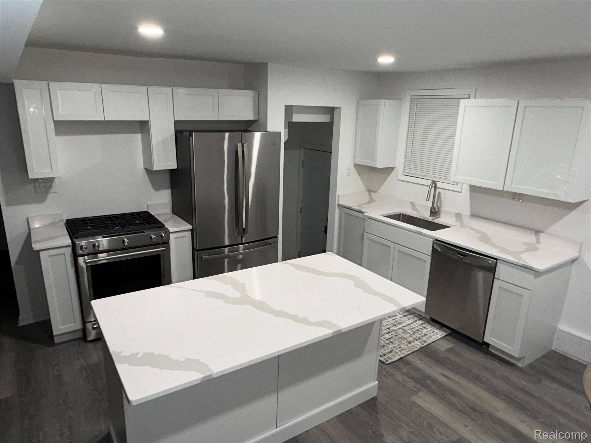 Detroit, MI 48205,16291 Fairmount DR