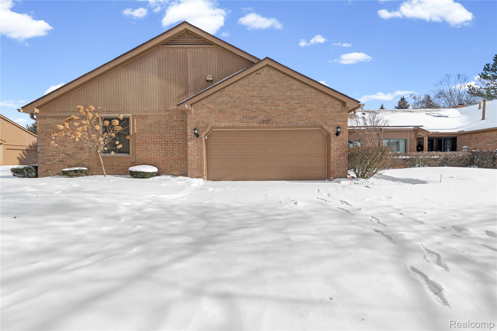 Rochester Hills, MI 48307,2197 London Bridge DR #24