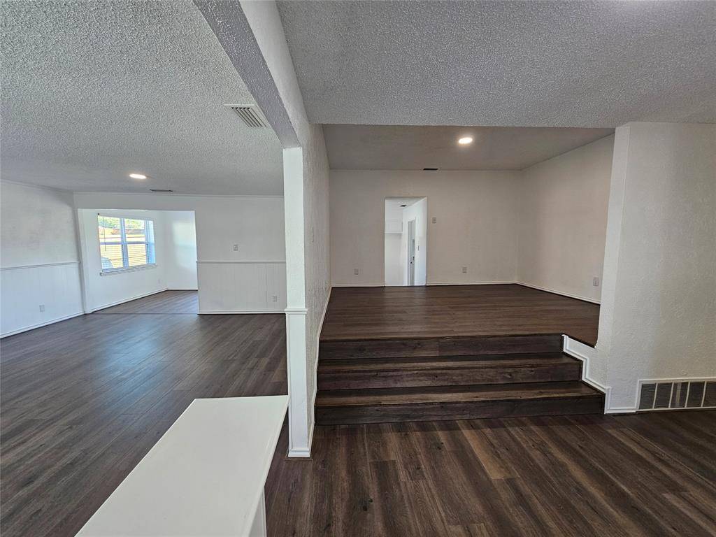 Carrollton, TX 75006,2400 Meadow Creek Drive