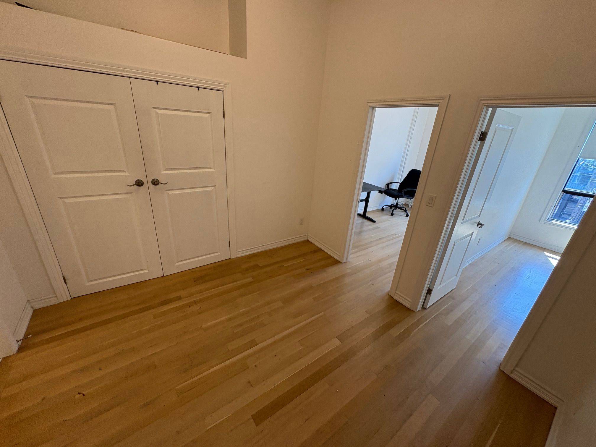 Toronto C01, ON M6J 1E9,756 Queen ST W #B