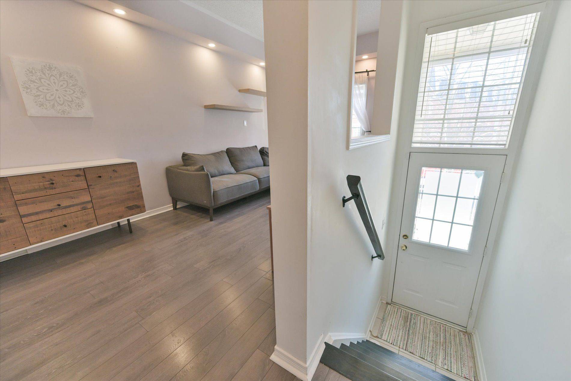 Mississauga, ON L5A 4P1,435 Hensal CIR #11