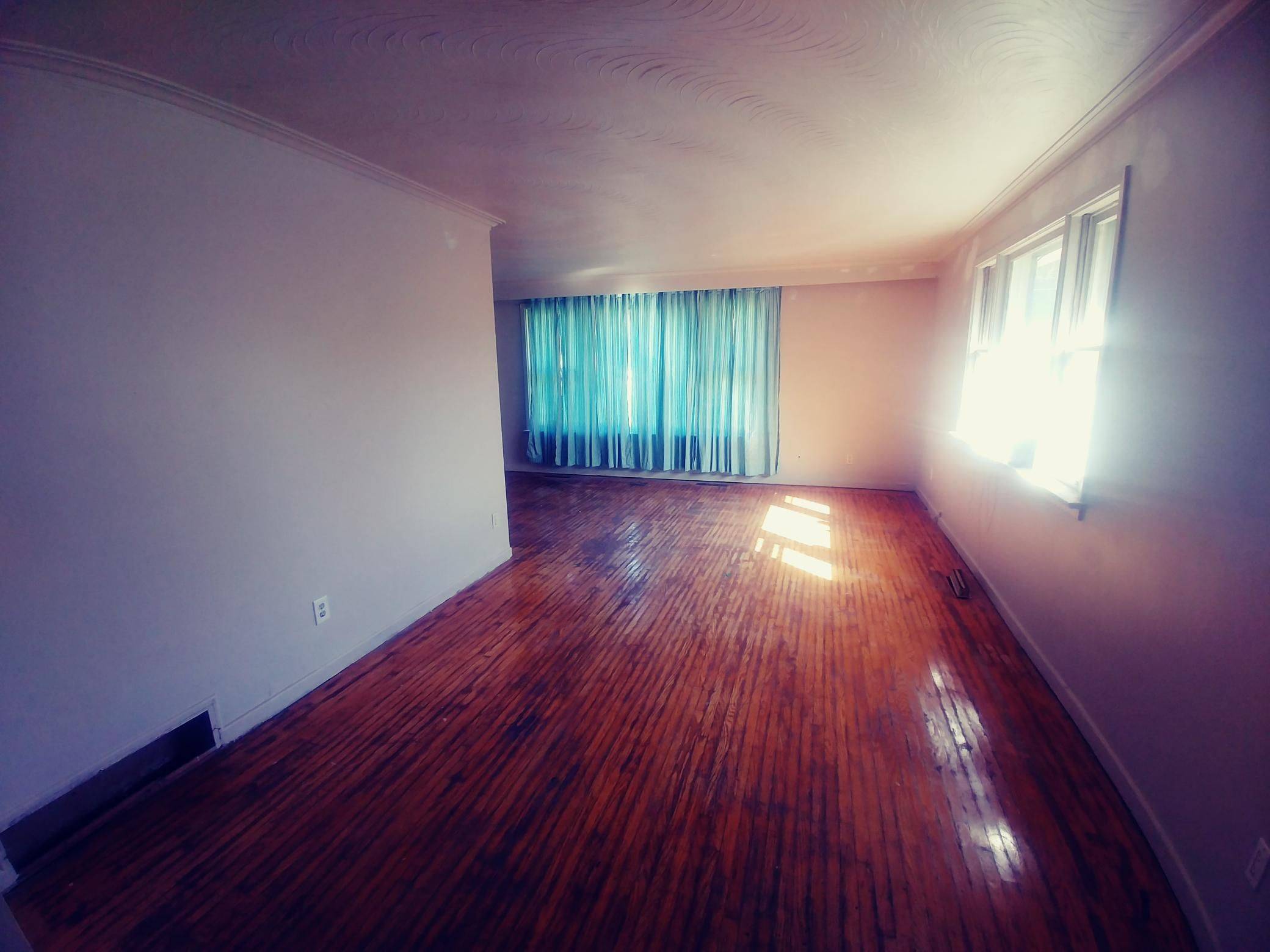 Mississauga, ON L5G 4L3,1534 Cawthra RD