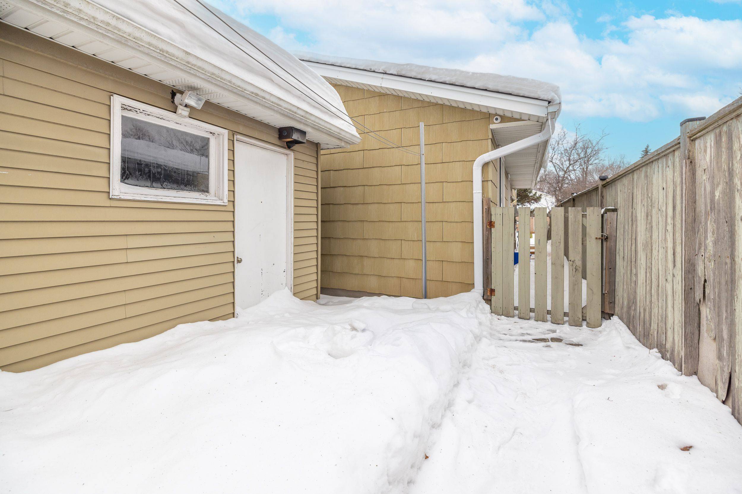 Kitchener, ON N2E 1P1,461 Strasburg RD