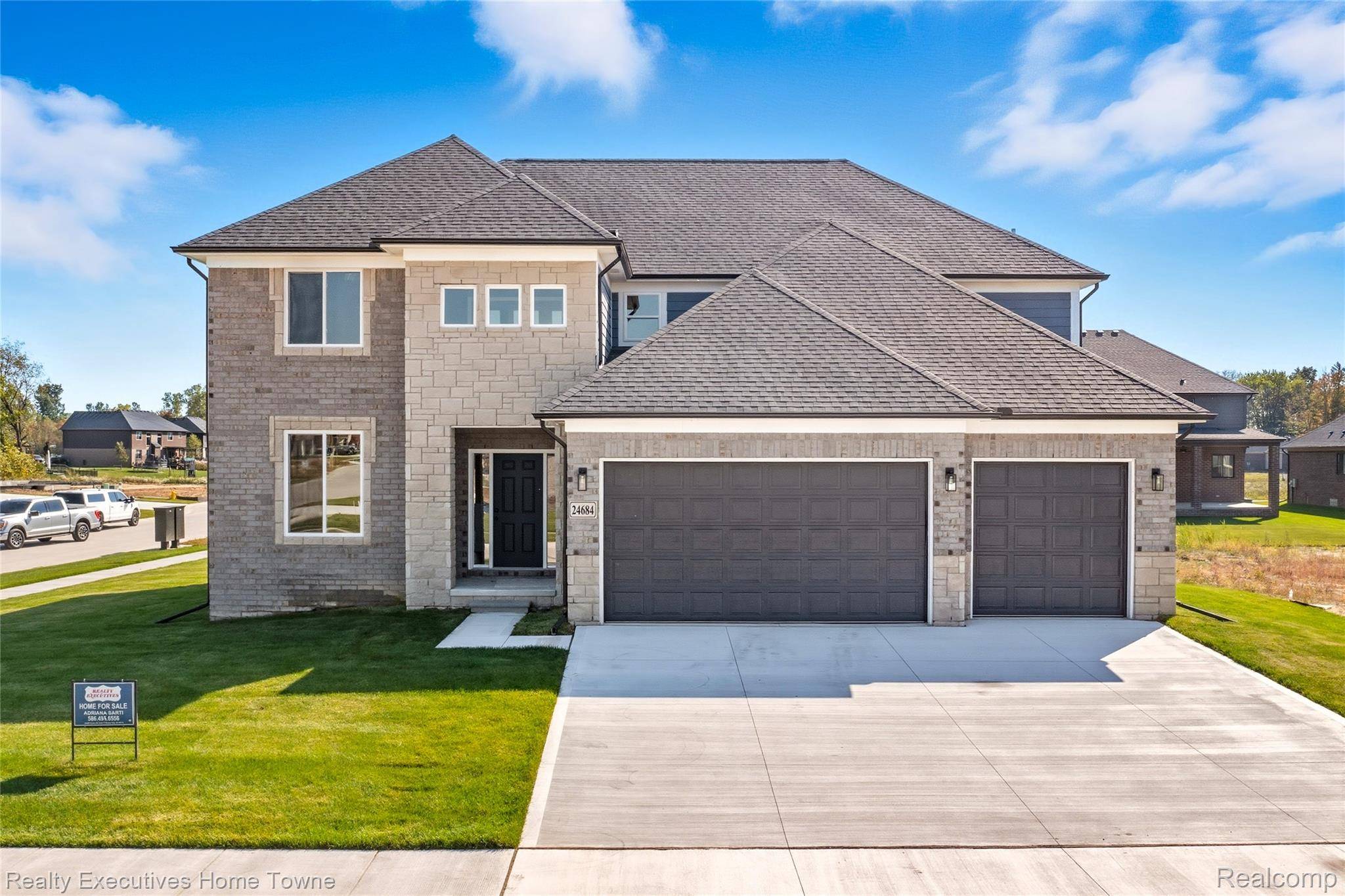 Macomb, MI 48042,24684 SAWGRASS DR