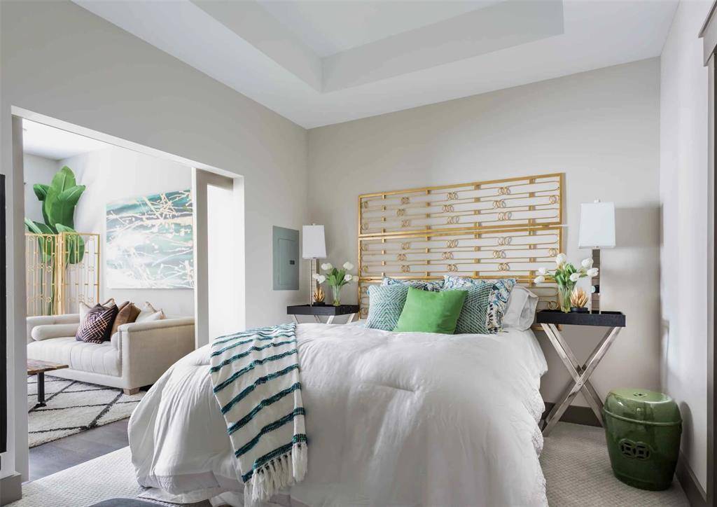 Dallas, TX 75231,8110 Park Lane #1002