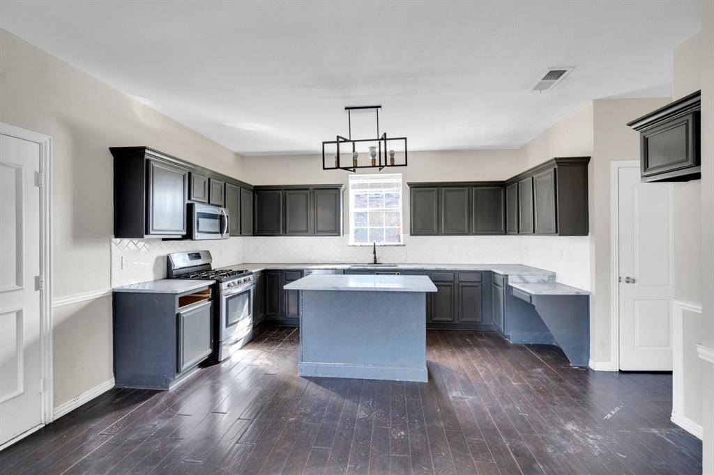 Desoto, TX 75115,613 Fern Drive