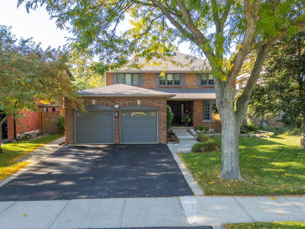 Oakville, ON L6M 1H8,1215 Rushbrooke DR