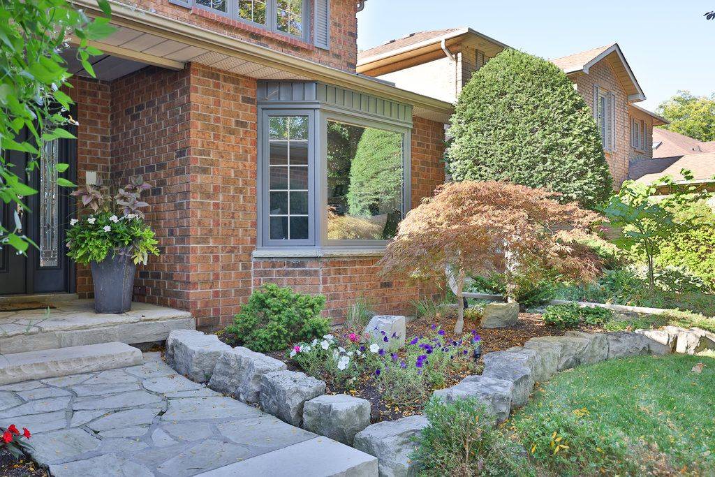 Oakville, ON L6M 1H8,1215 Rushbrooke DR