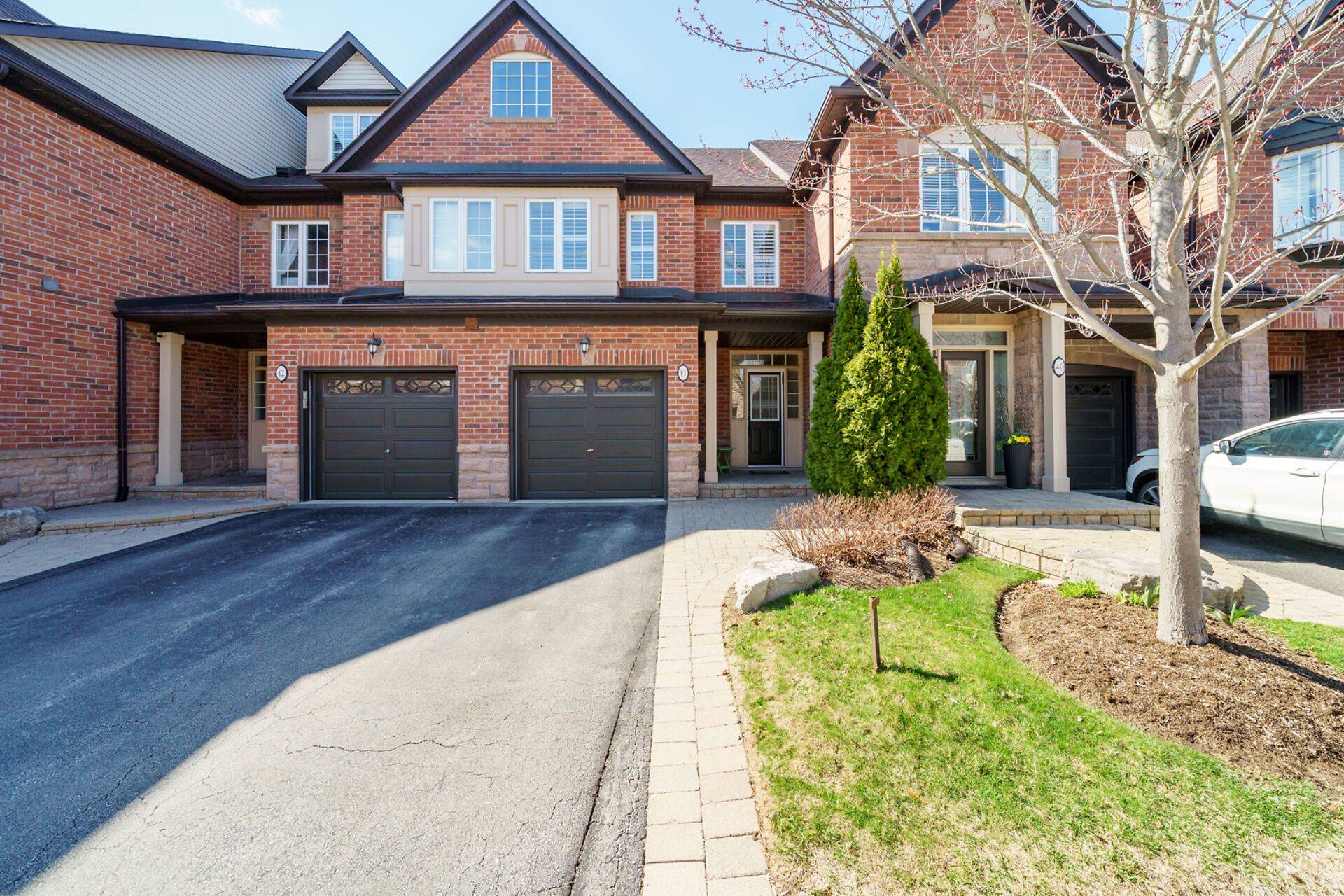Oakville, ON L6H 7J2,300 Ravineview WAY #41