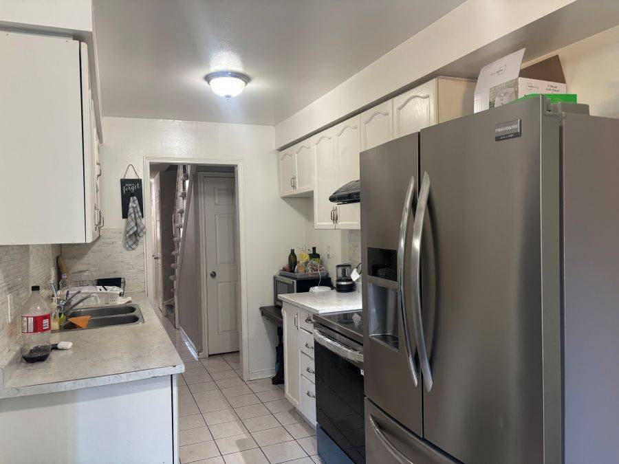 Mississauga, ON L5R 3S8,550 Steddick CT #37