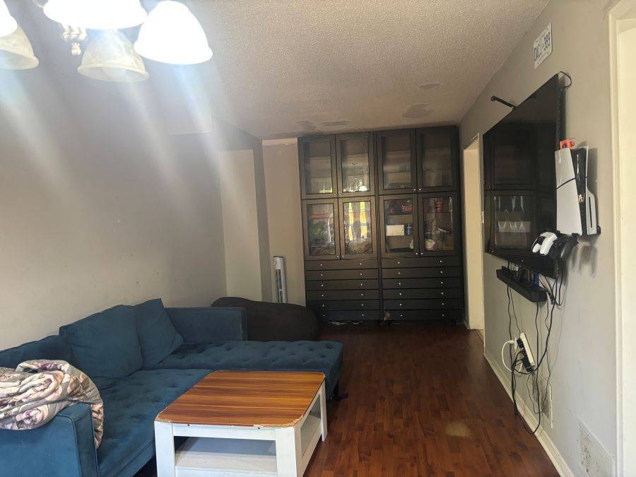 Mississauga, ON L5R 3S8,550 Steddick CT #37