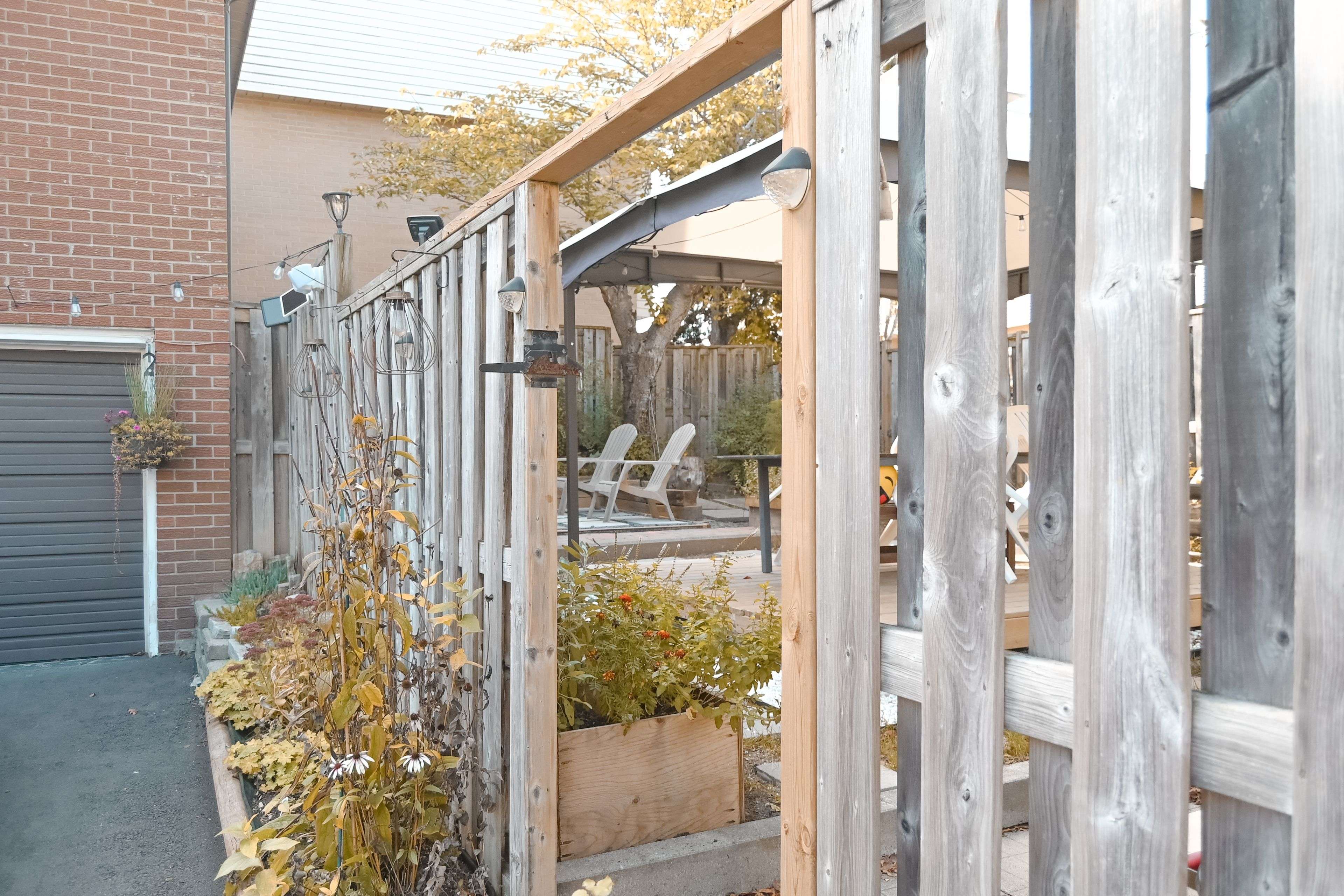 Mississauga, ON L5A 3M4,3175 Kirwin AVE #159