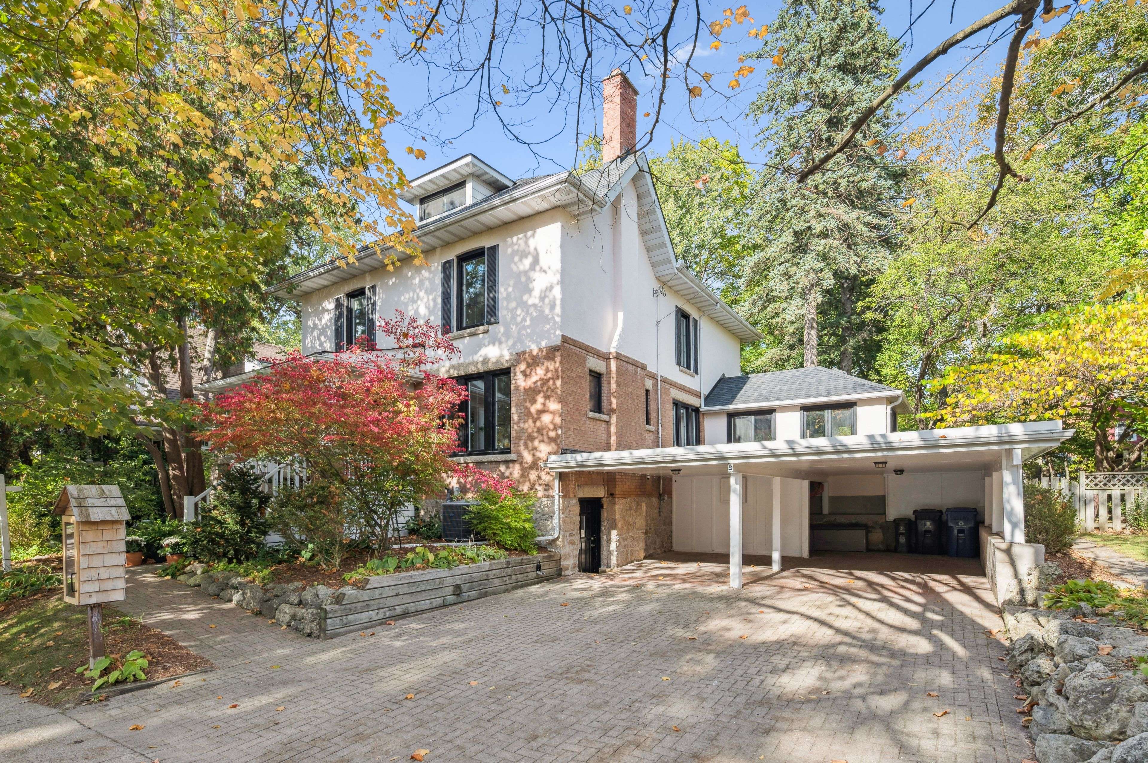 Guelph, ON N1G 1Z1,8 Crawford ST