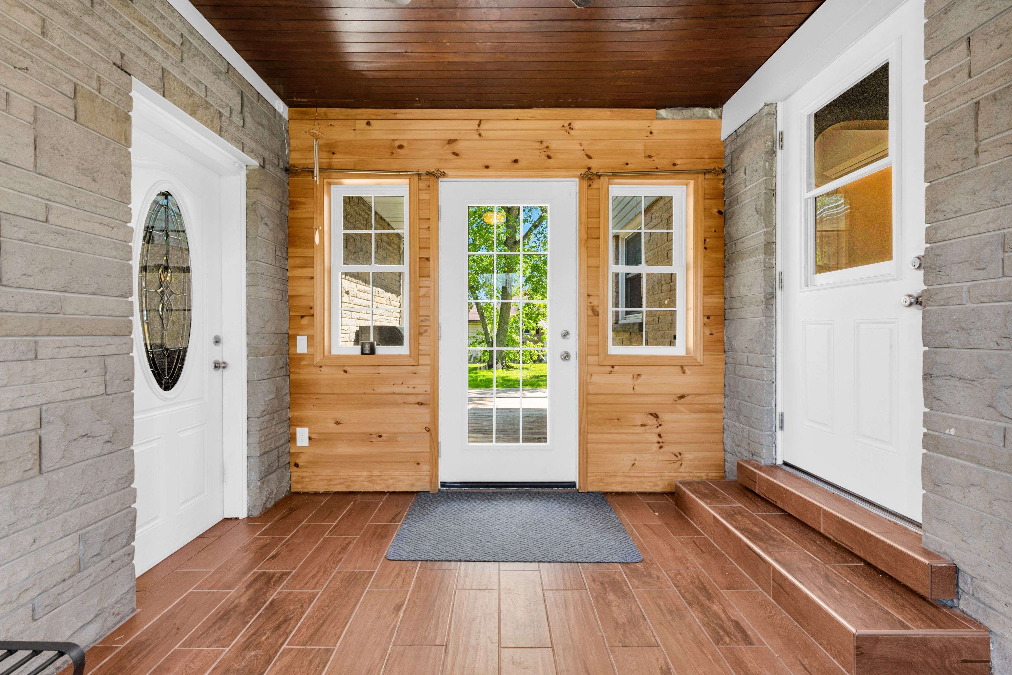 Fort Erie, ON L2A 1Z7,993 Bertie ST