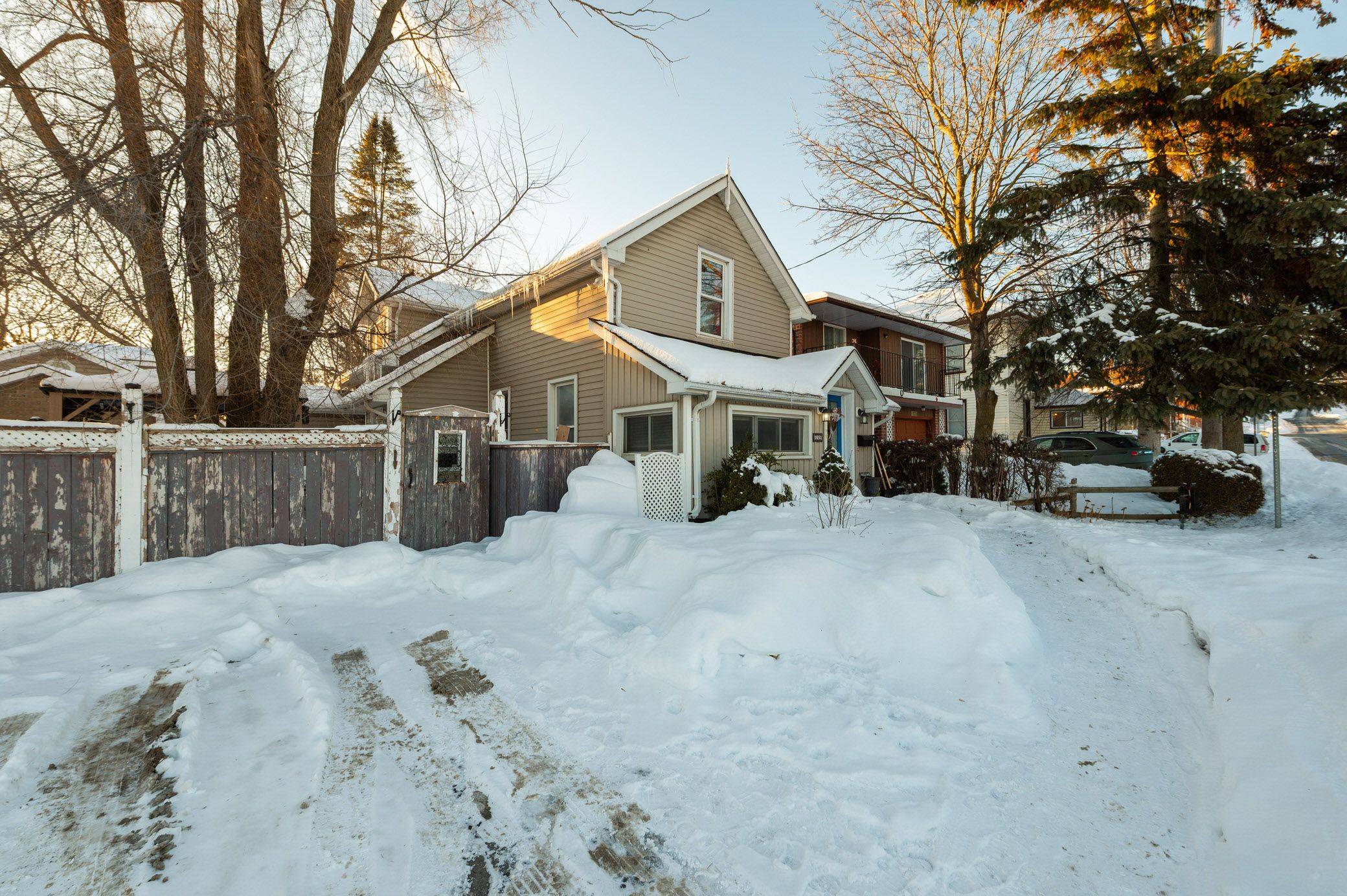 1031 High ST, Peterborough, ON K9J 5R8