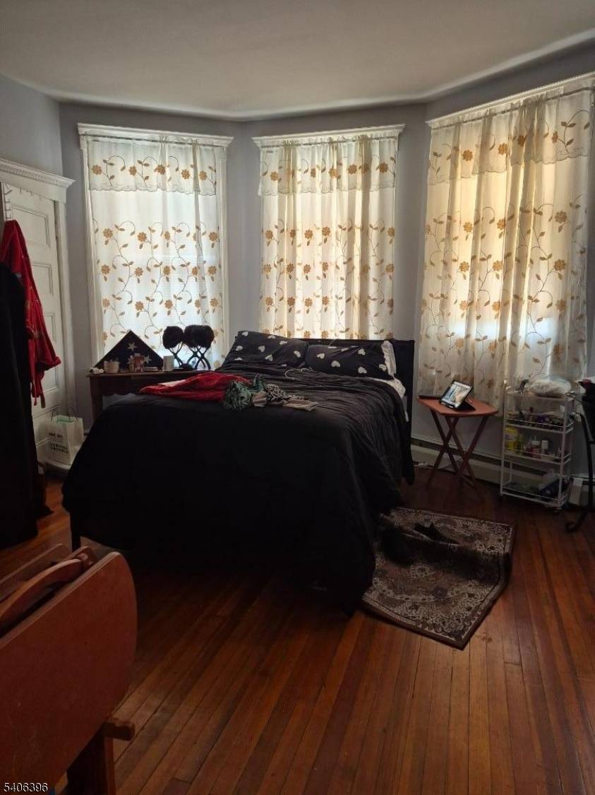 Jersey City, NJ 07305,77 Pearsall Ave