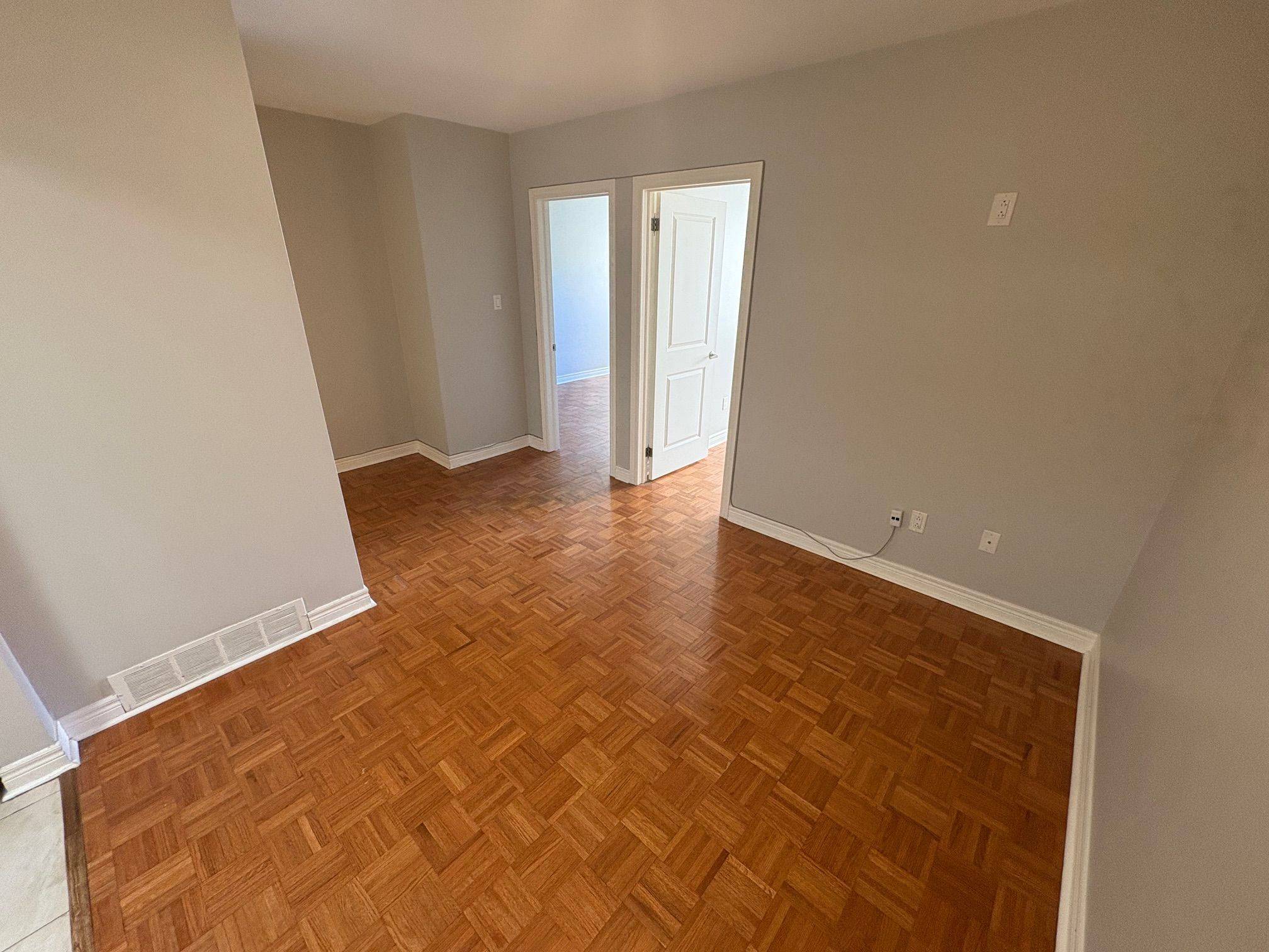 Oakville, ON L6J 1J4,341 Lakeshore RD E #2