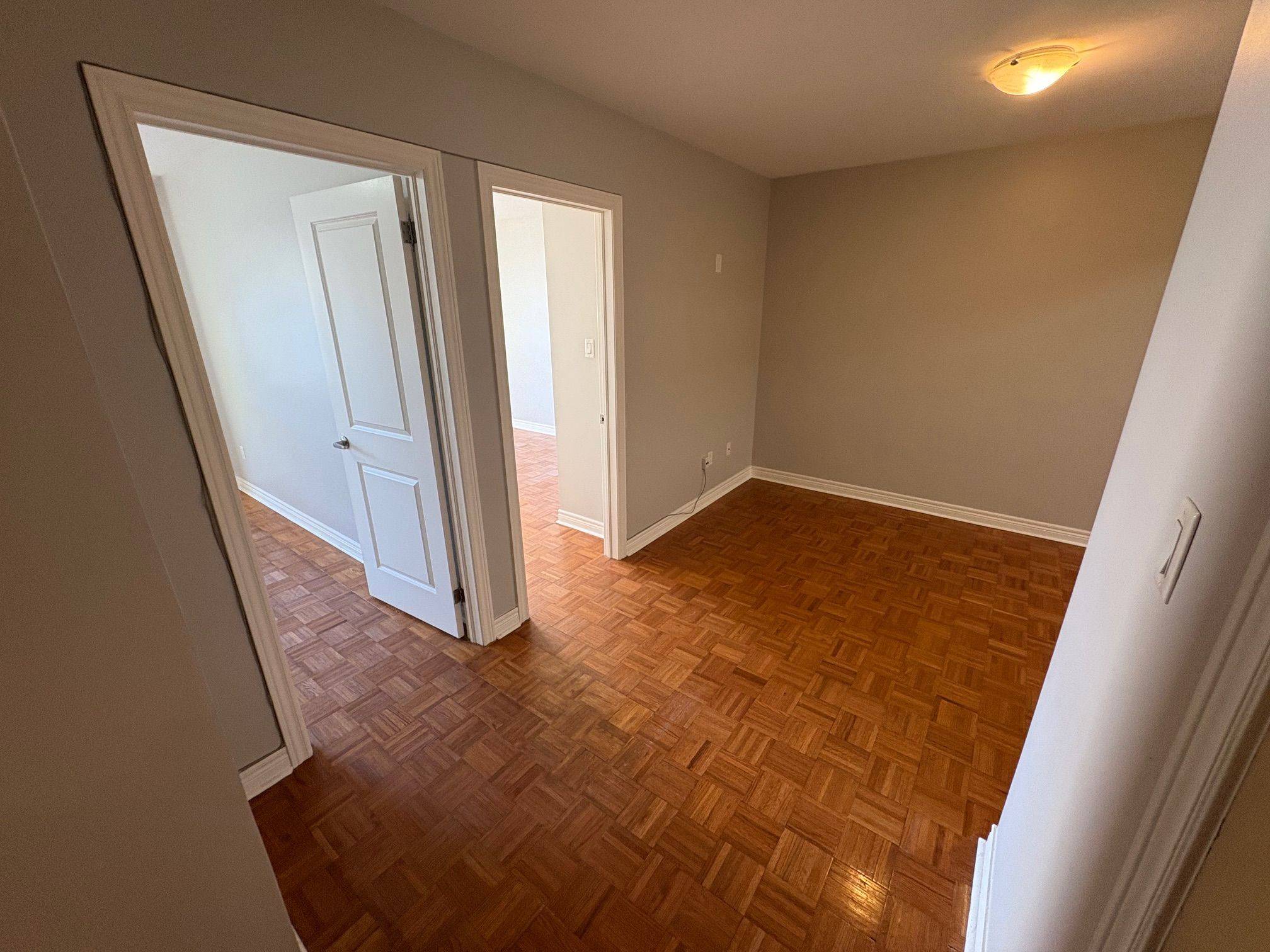 Oakville, ON L6J 1J4,341 Lakeshore RD E #2