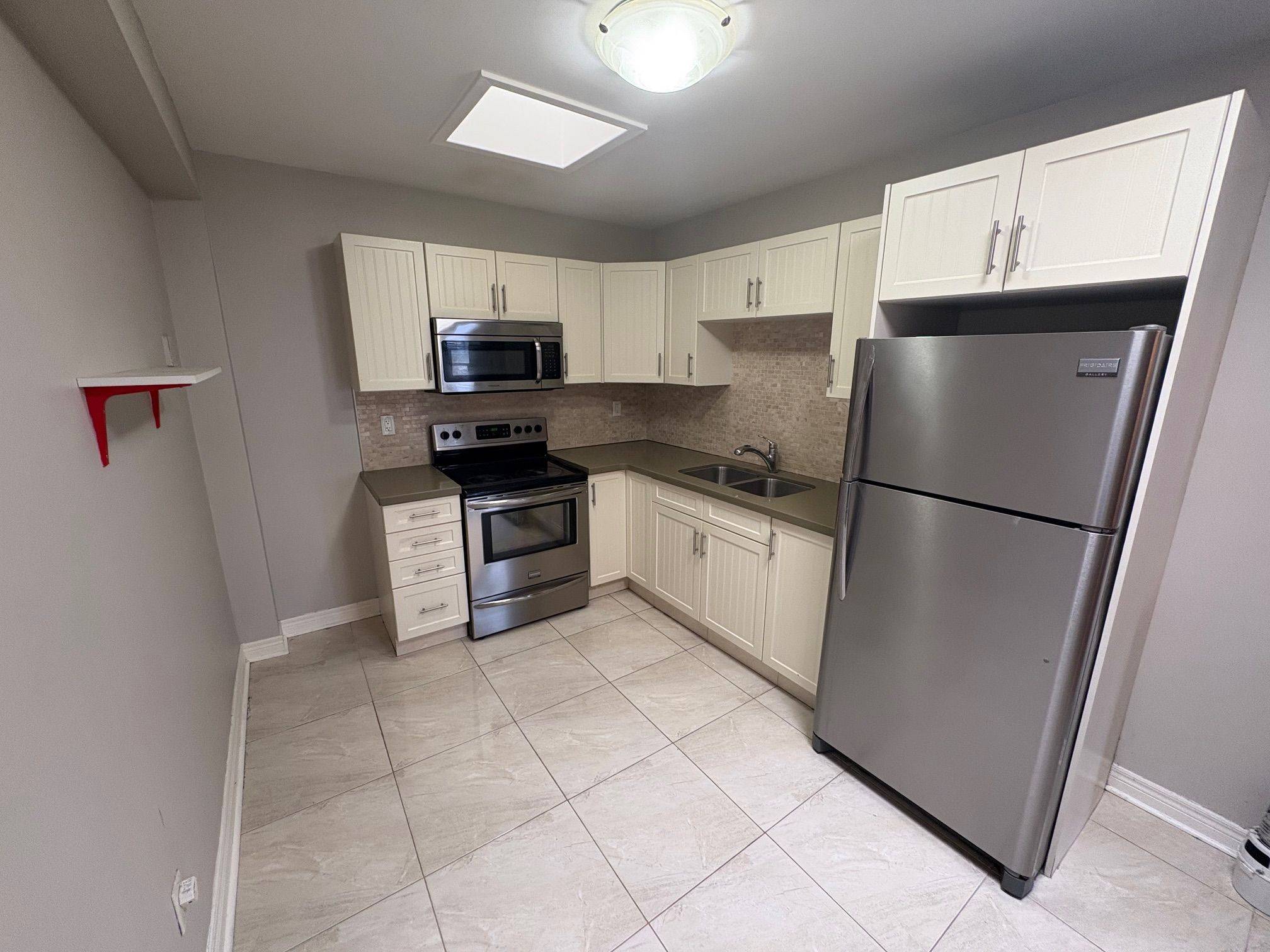 Oakville, ON L6J 1J4,341 Lakeshore RD E #2