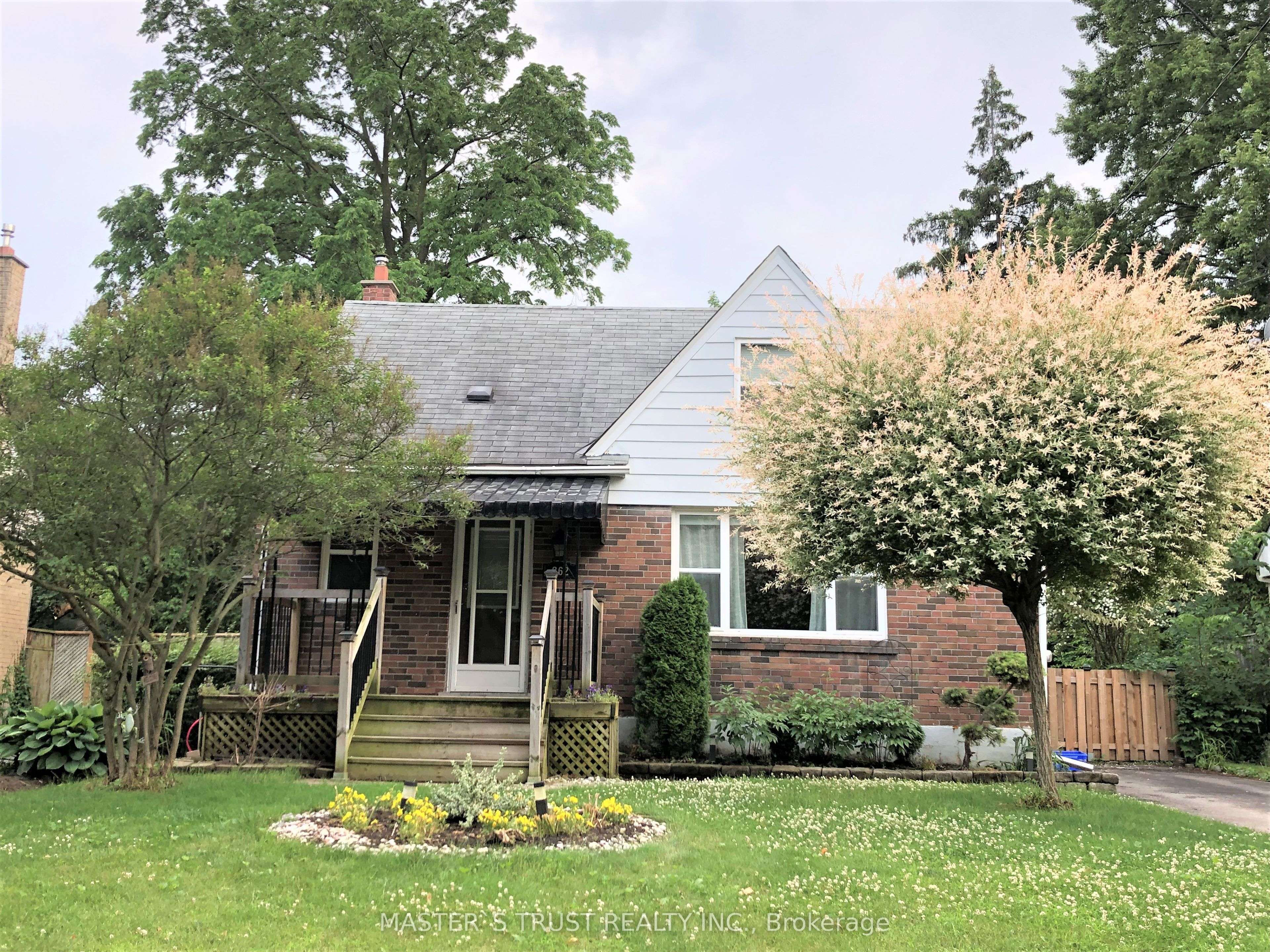 Oakville, ON L6K 3L2,262 Queen Mary DR