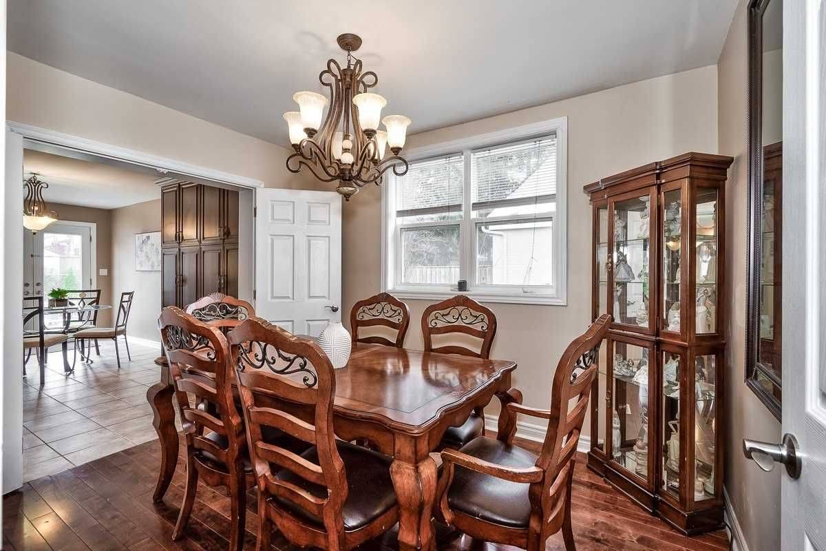 Oakville, ON L6K 3L2,262 Queen Mary DR