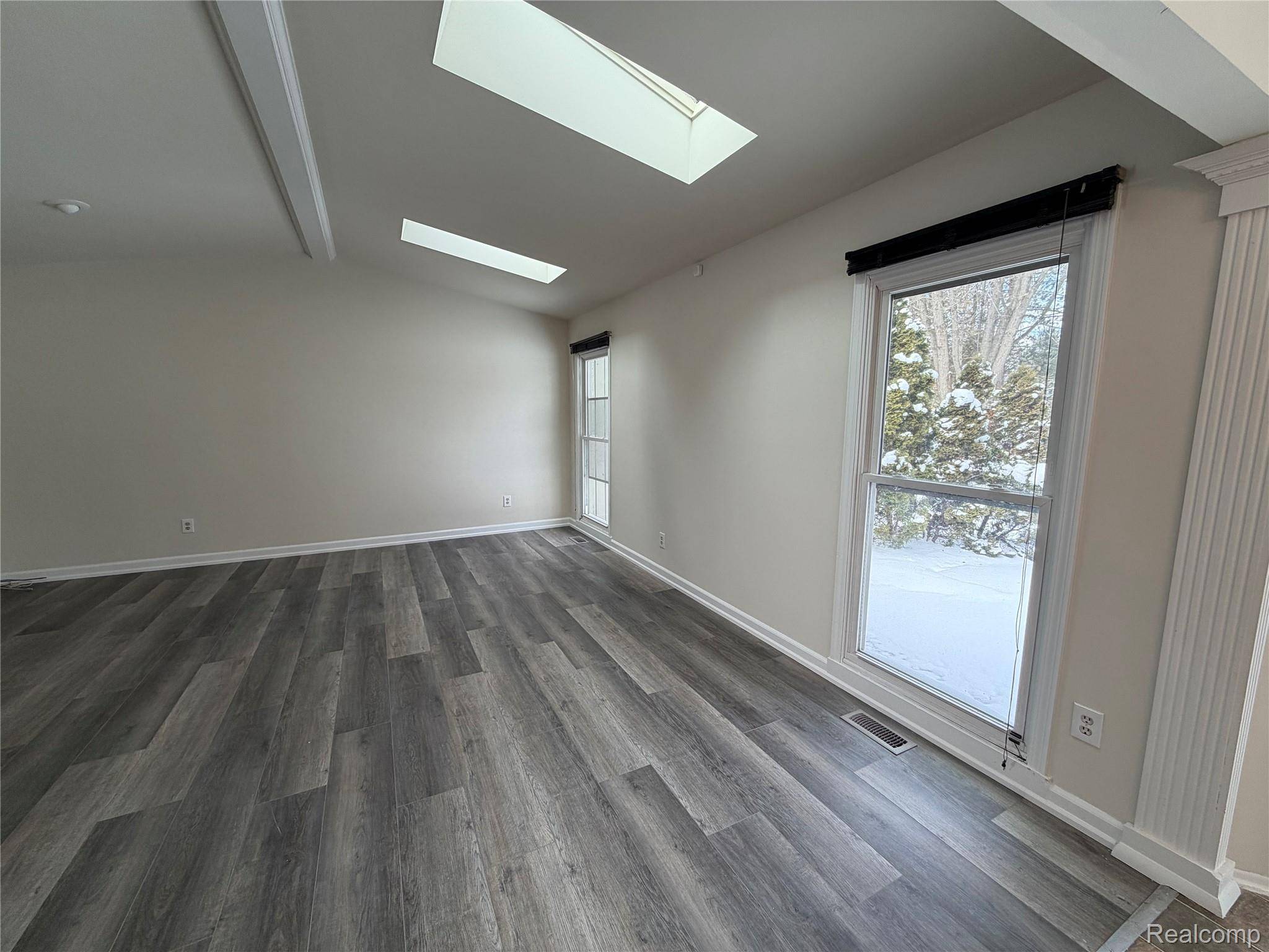 Troy, MI 48098,48 Webb DR