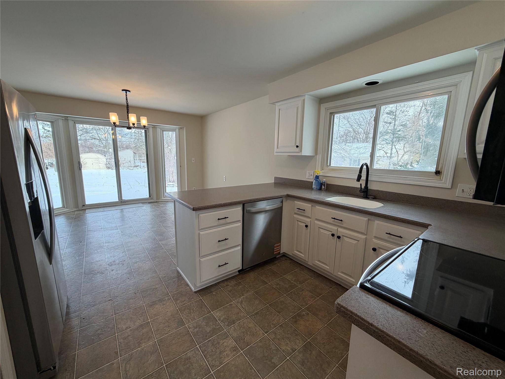 Troy, MI 48098,48 Webb DR