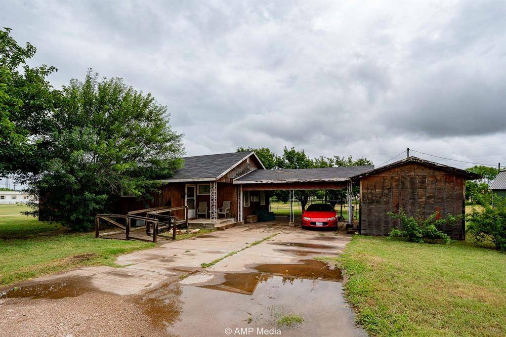Hamlin, TX 79520,735 NW F Avenue