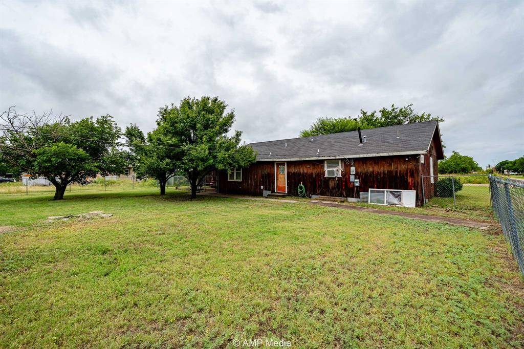 Hamlin, TX 79520,735 NW F Avenue