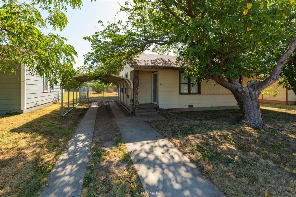 Hamlin, TX 79520,517 NW J Avenue