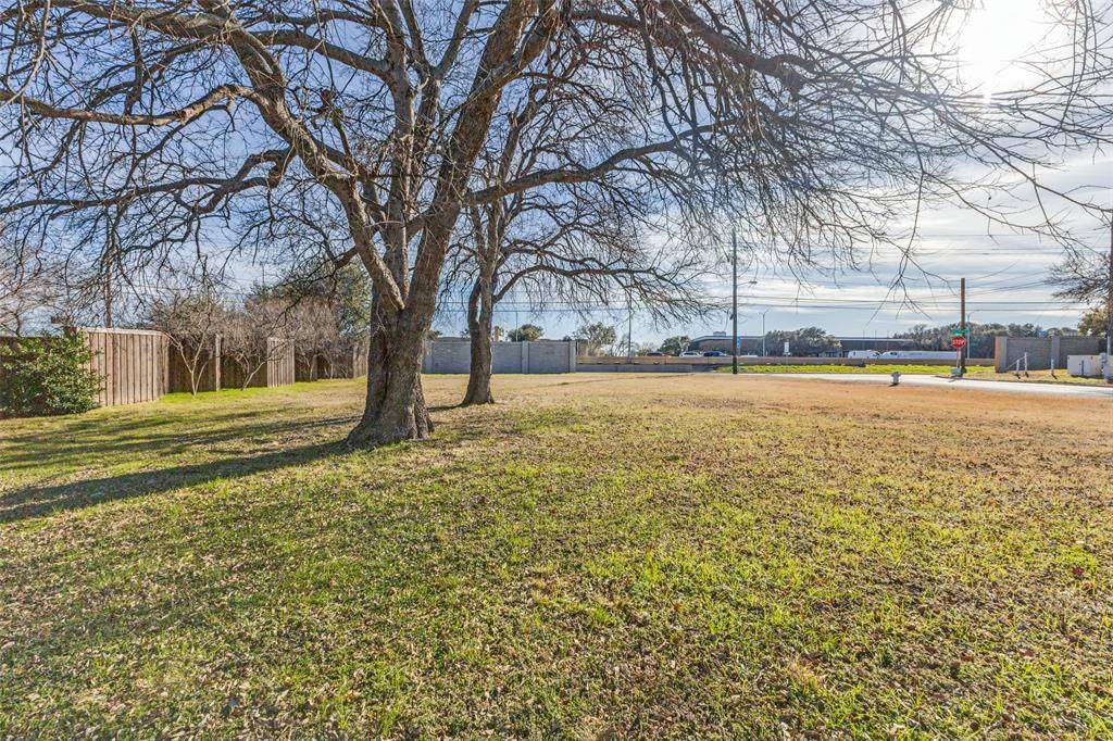 Dallas, TX 75240,6302 Clubhouse Circle