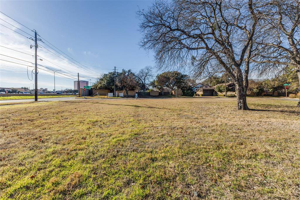 Dallas, TX 75240,6302 Clubhouse Circle