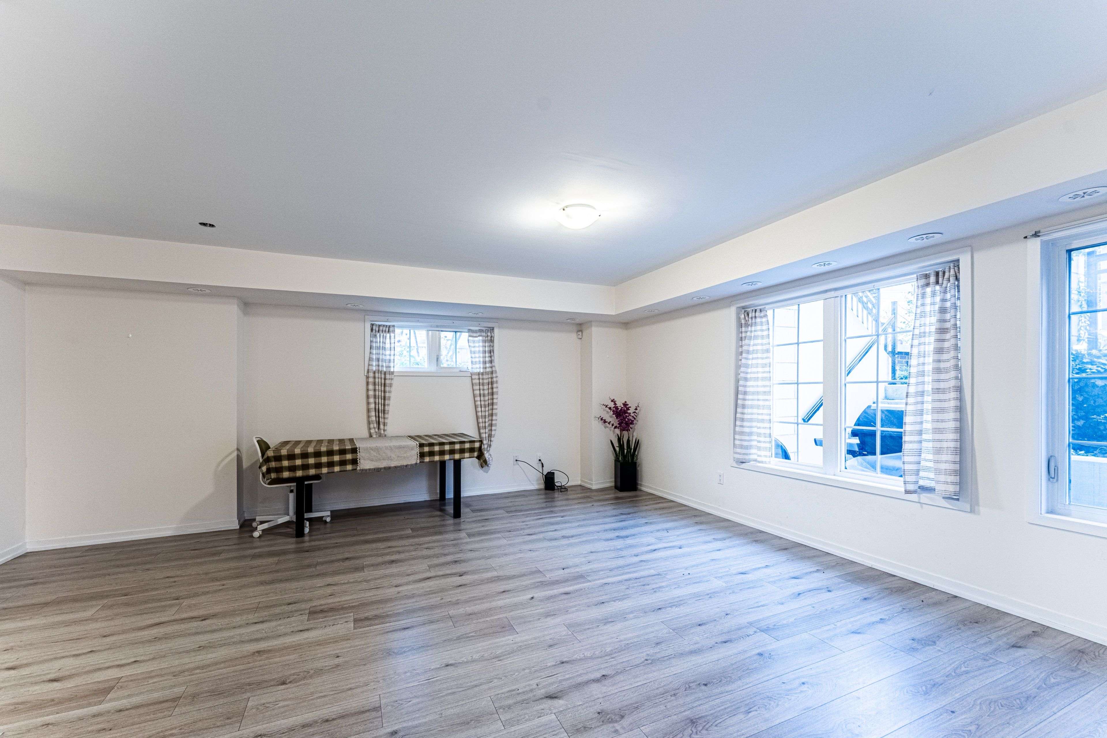 Vaughan, ON L4L 1J4,26 Bruce ST #B02