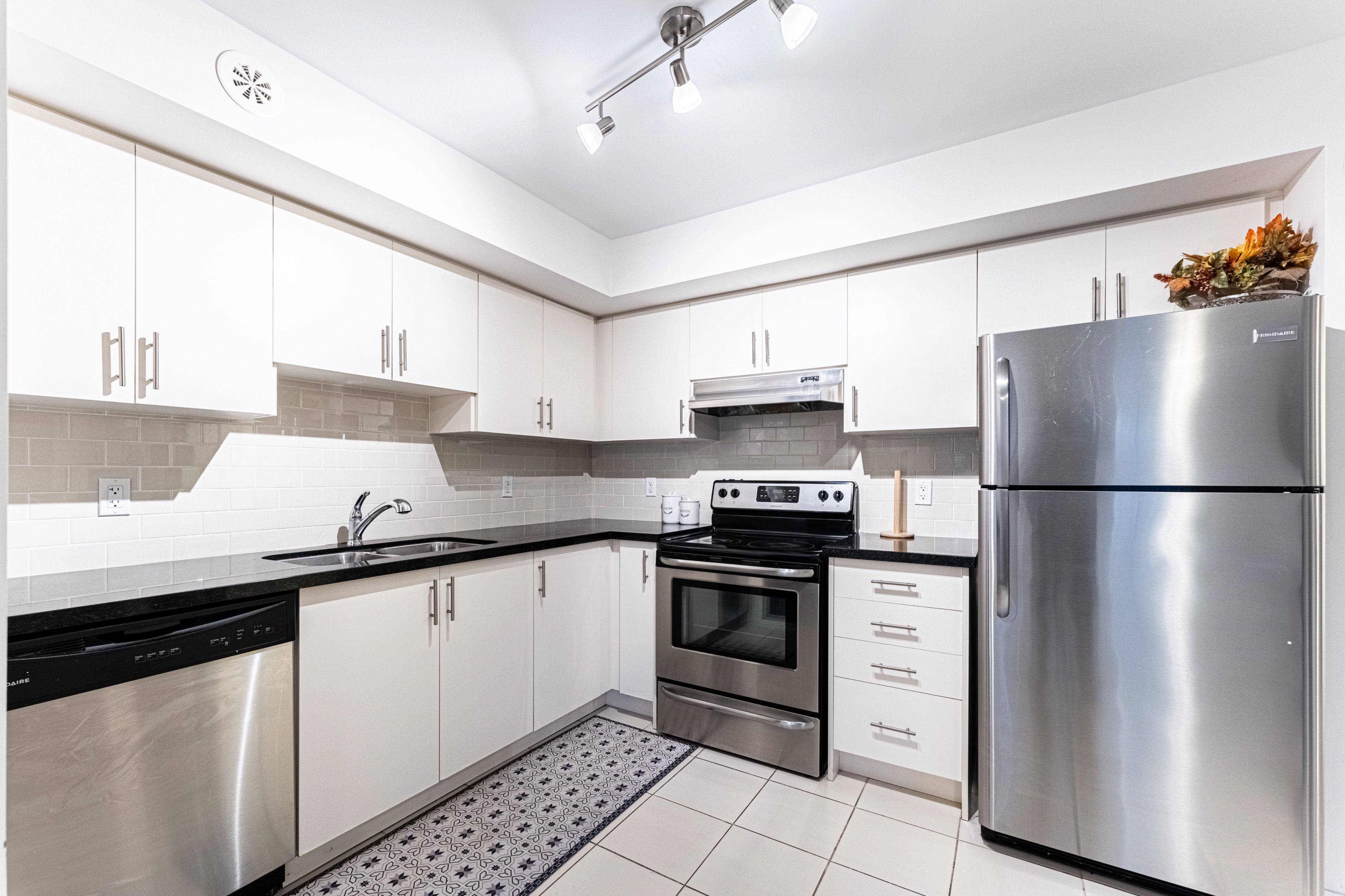 Vaughan, ON L4L 1J4,26 Bruce ST #B02