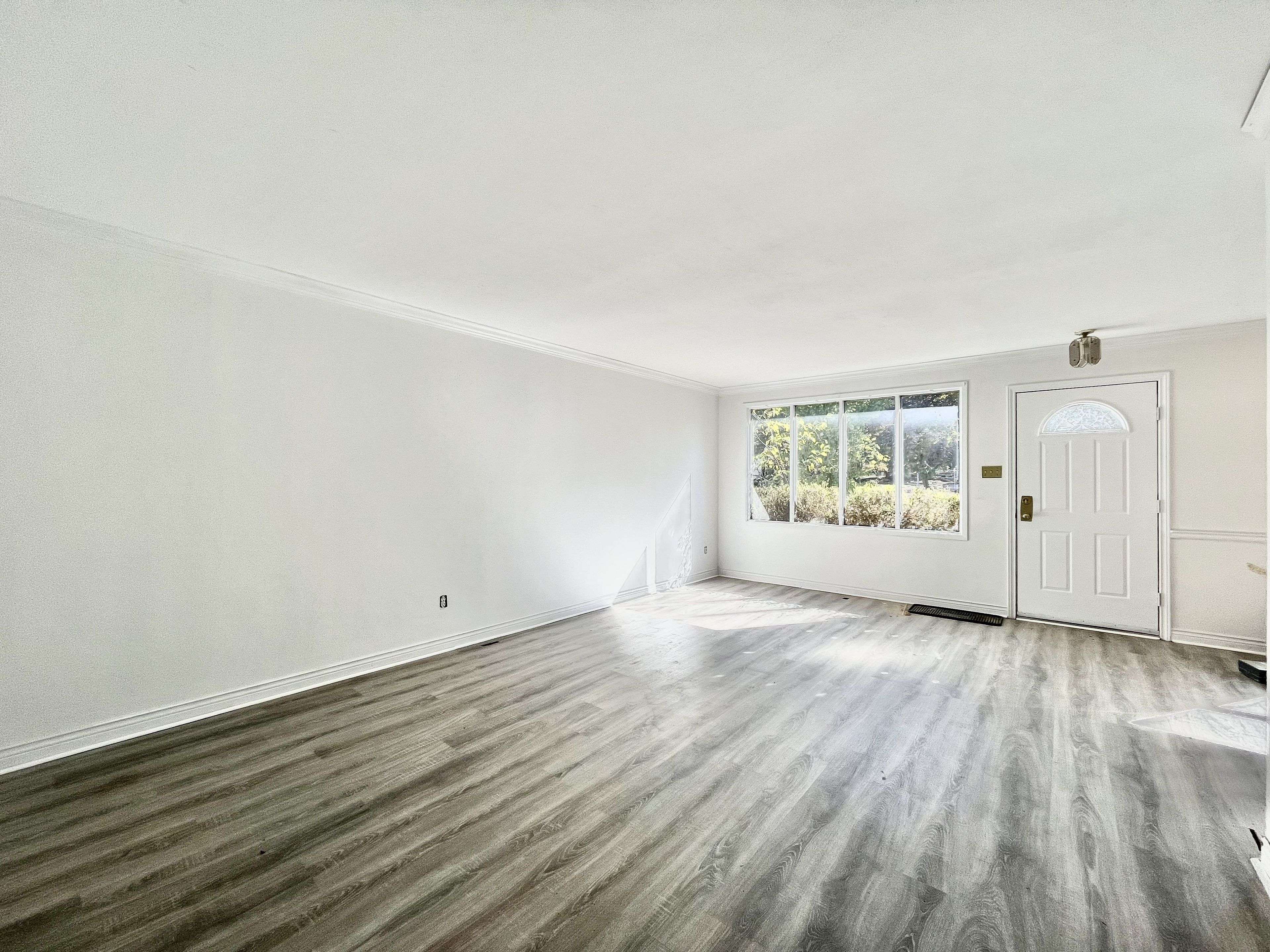 London North, ON N6G 2W8,120 Hawthorne RD #1