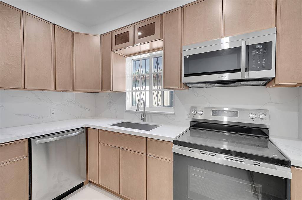 Miami, FL 33134,330 SW 48 AVE