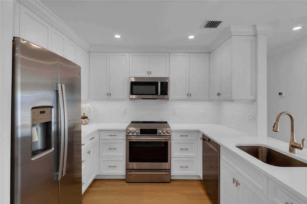 Fort Lauderdale, FL 33308,6299 Bay Club Dr #4