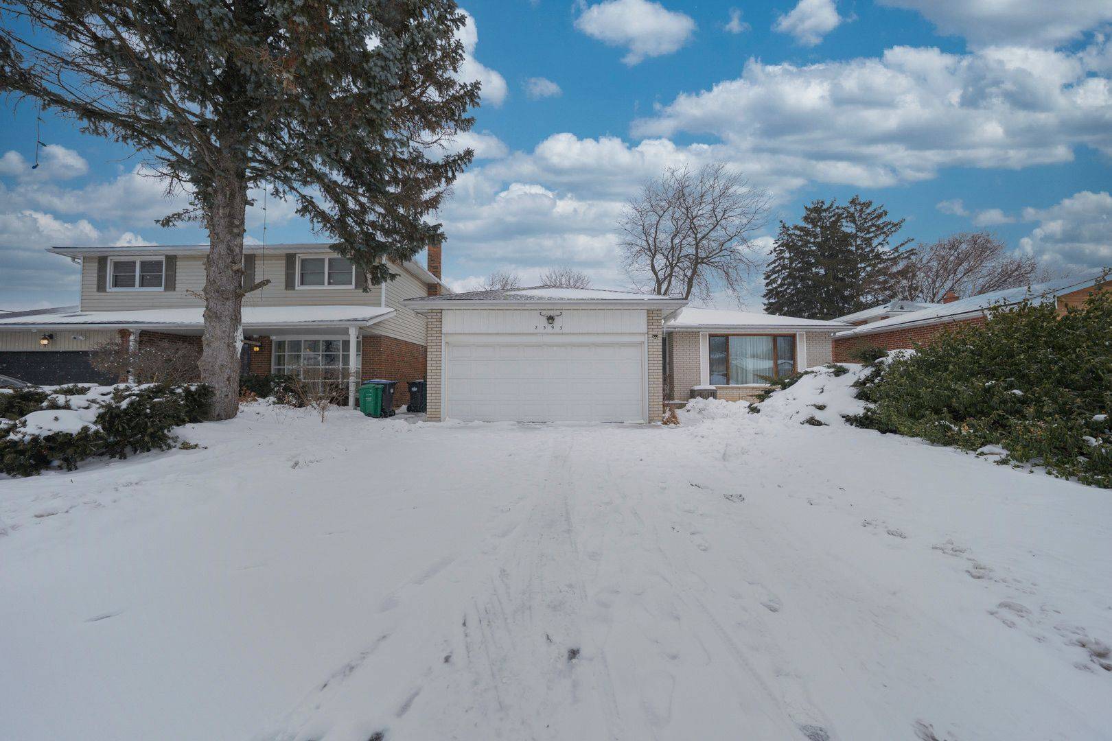 Mississauga, ON L5K 1X5,2393 SPEYSIDE DR