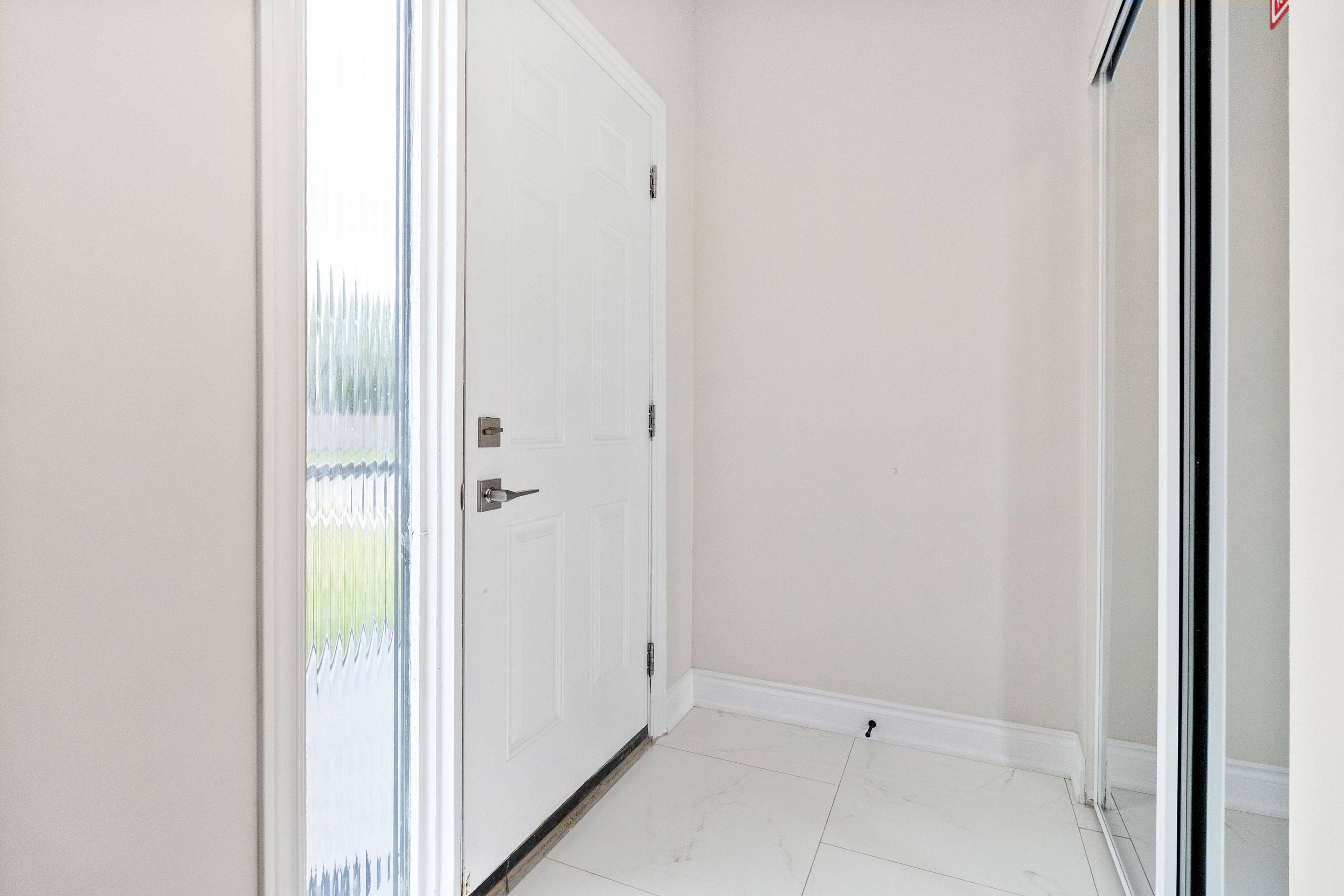 Mississauga, ON L5C 1Z7,3642 Ellengale DR